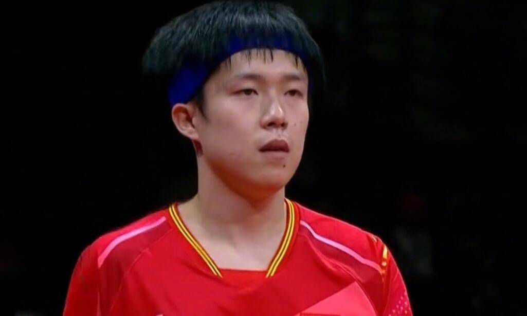 男生穿三角连体服的感觉