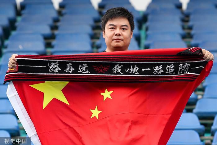 坐在一起挣扎的色女小姐